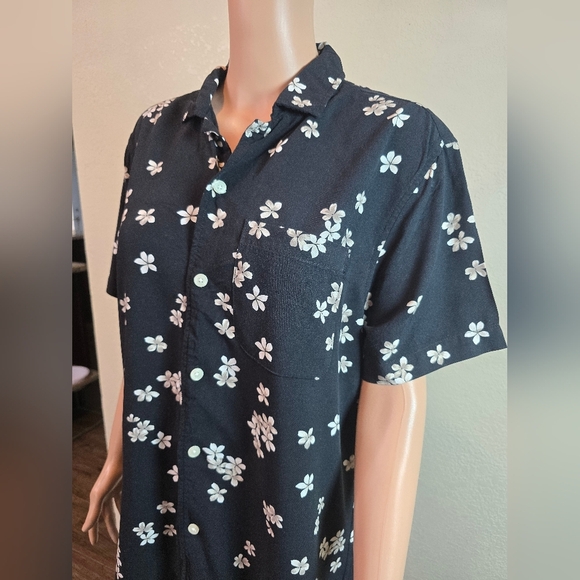 Abercrombie &Fitch Short Sleeve Button Up Black Floral Size Medium - Picture 8 of 9